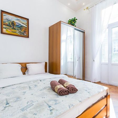 Apartmán Навпроти Вернісажу Біля Оперного Вулиця Театральна 26 Є Балкон Та Інернет Lvov Exteriér fotografie