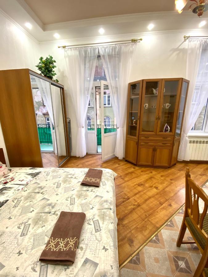 Apartmán Навпроти Вернісажу Біля Оперного Вулиця Театральна 26 Є Балкон Та Інернет Lvov Exteriér fotografie
