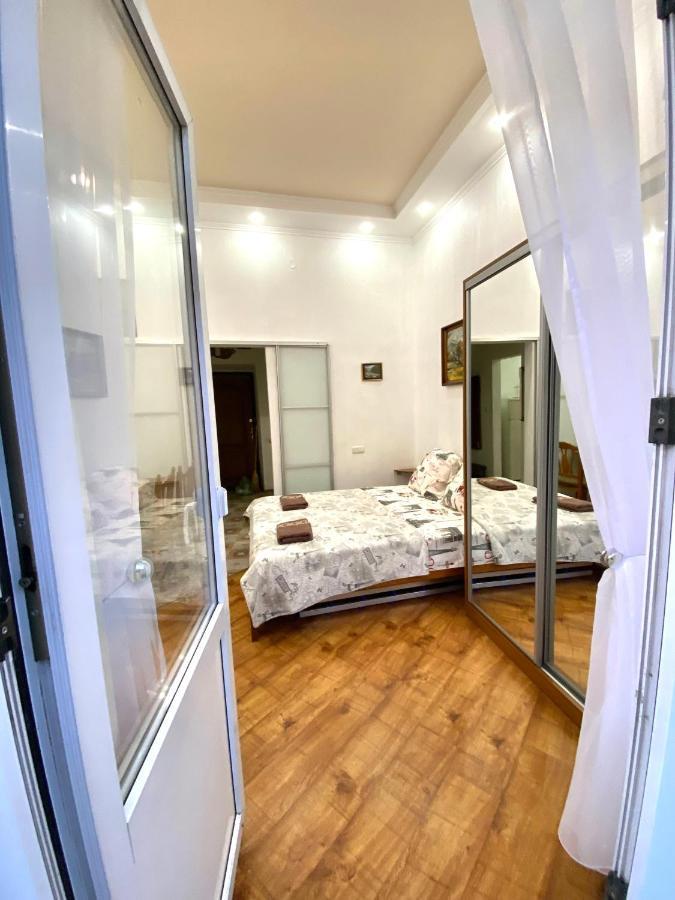 Apartmán Навпроти Вернісажу Біля Оперного Вулиця Театральна 26 Є Балкон Та Інернет Lvov Exteriér fotografie